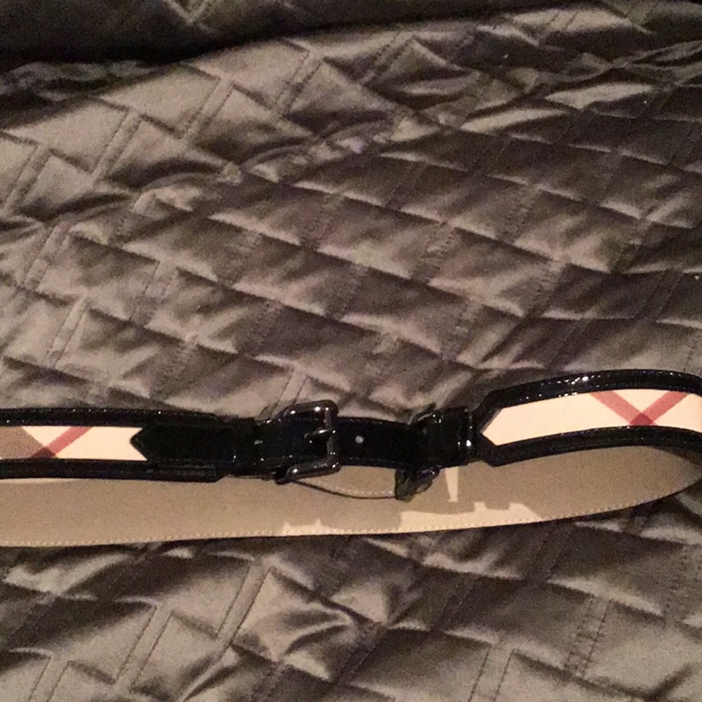 Women Burberry plaid belt with Black Patent